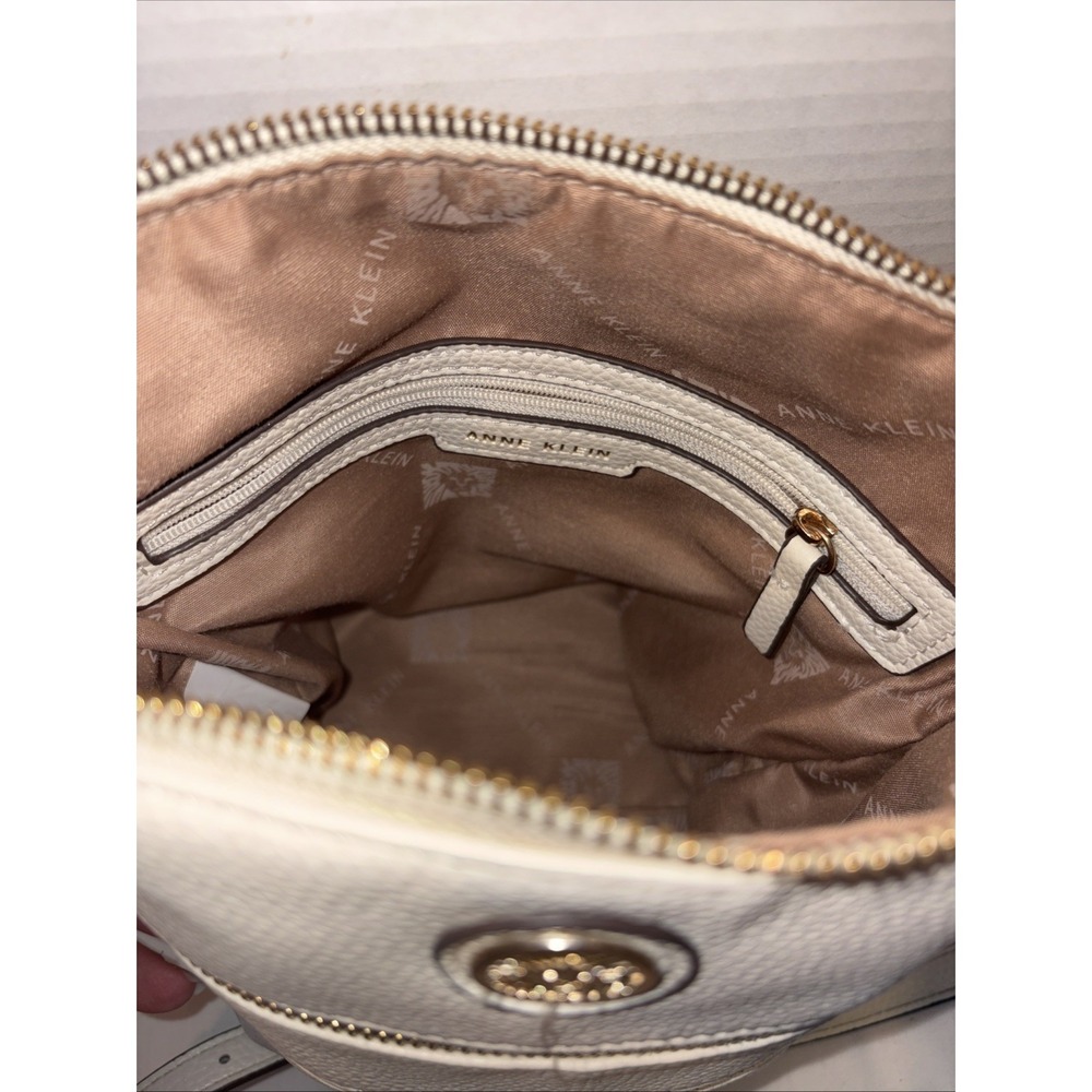 Anne Klein Woman, White Textured Crossbody Leather Sling Bag - Picture 4 of 9
